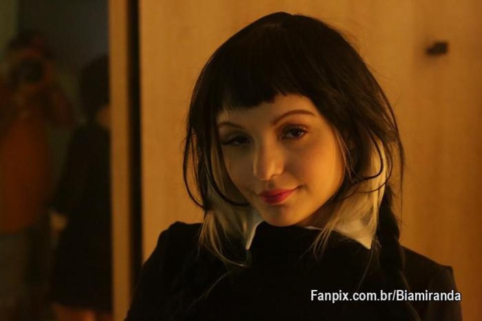 Não perde tempo vem ver meu conteúdo 👀 @BiaMiranda